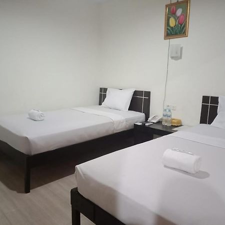 Mamuju Hotel Meganita מראה חיצוני תמונה