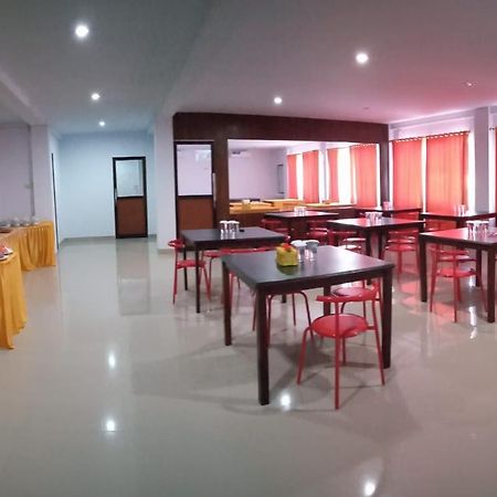Mamuju Hotel Meganita מראה חיצוני תמונה