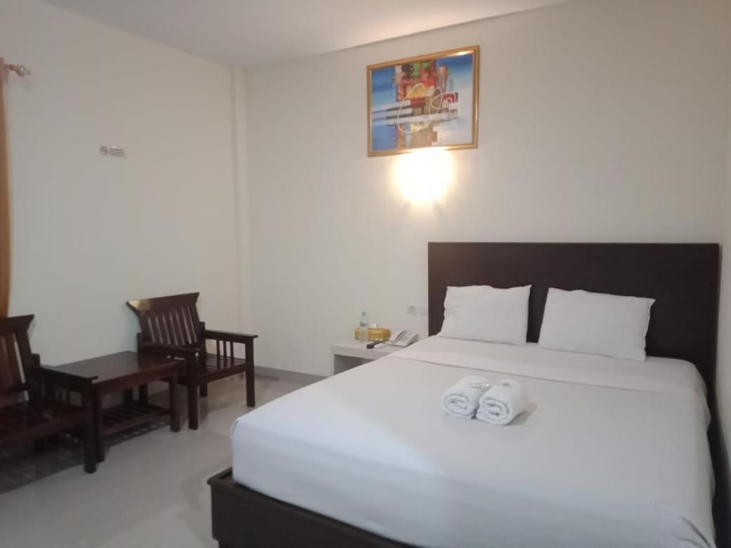 Mamuju Hotel Meganita מראה חיצוני תמונה
