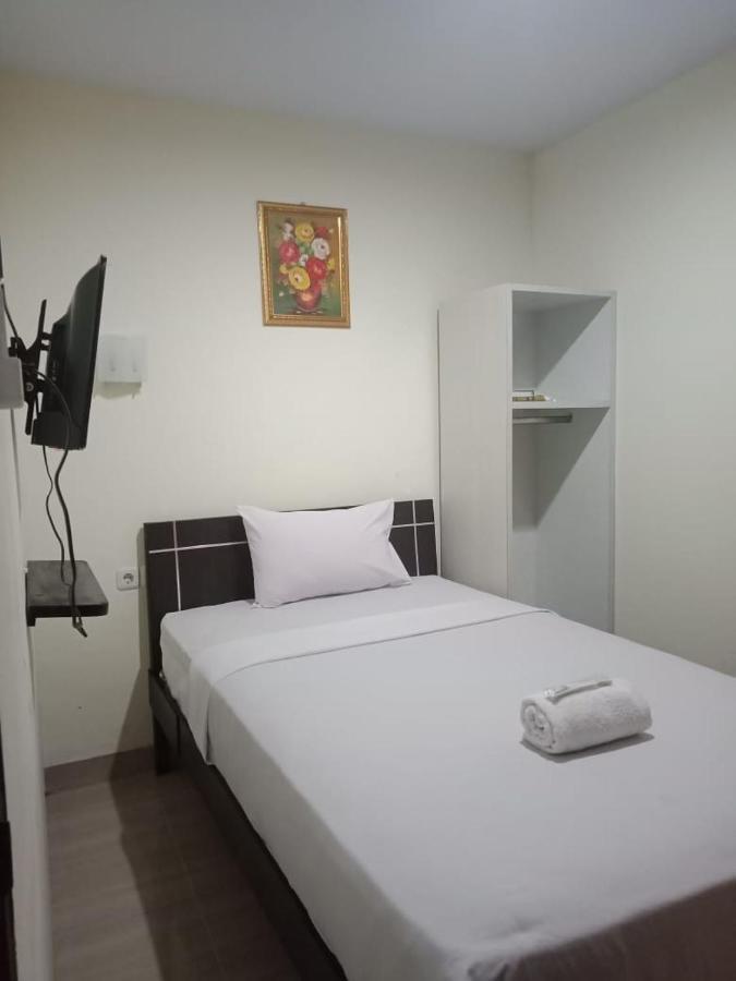 Mamuju Hotel Meganita מראה חיצוני תמונה