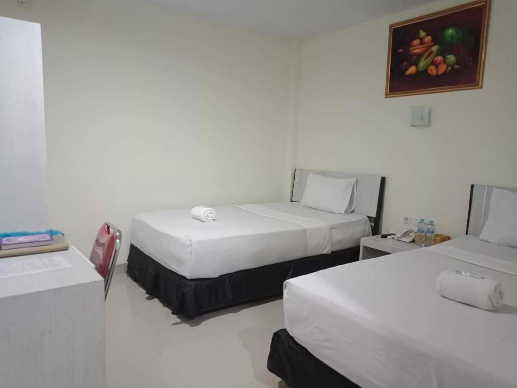Mamuju Hotel Meganita מראה חיצוני תמונה