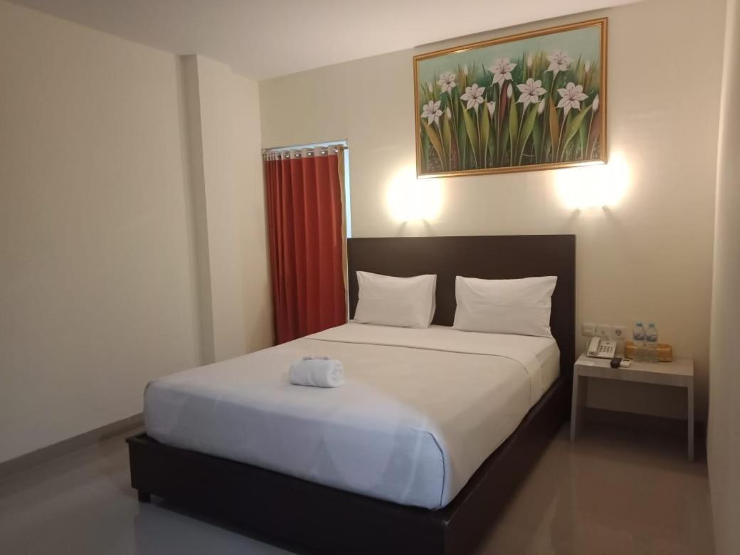 Mamuju Hotel Meganita מראה חיצוני תמונה